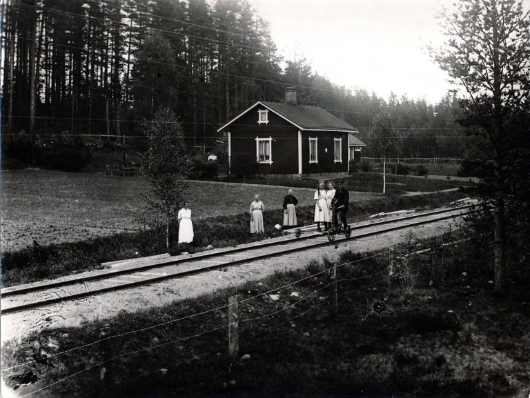 Banvakt Karl Olsson vid banvak