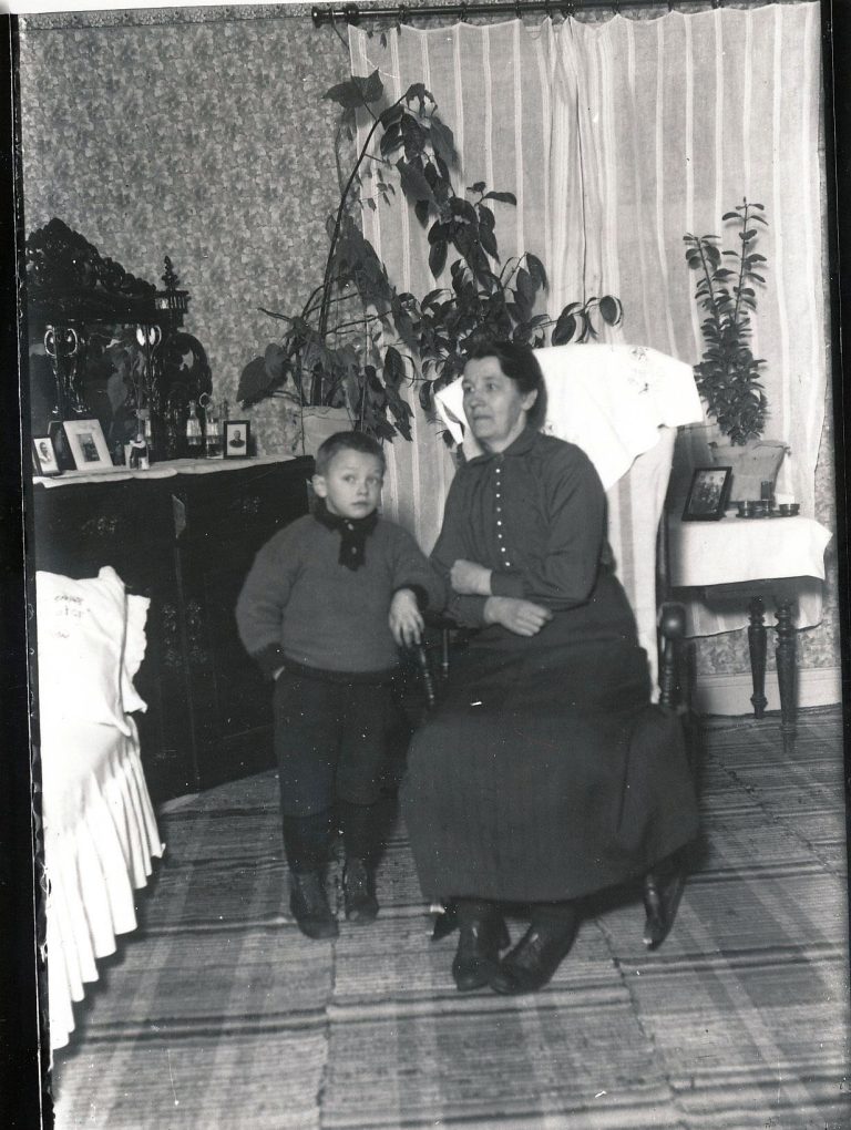 Berta med sonen Gösta
