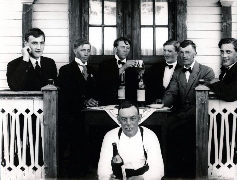 Kalas på verandan. Windahl m.fl.