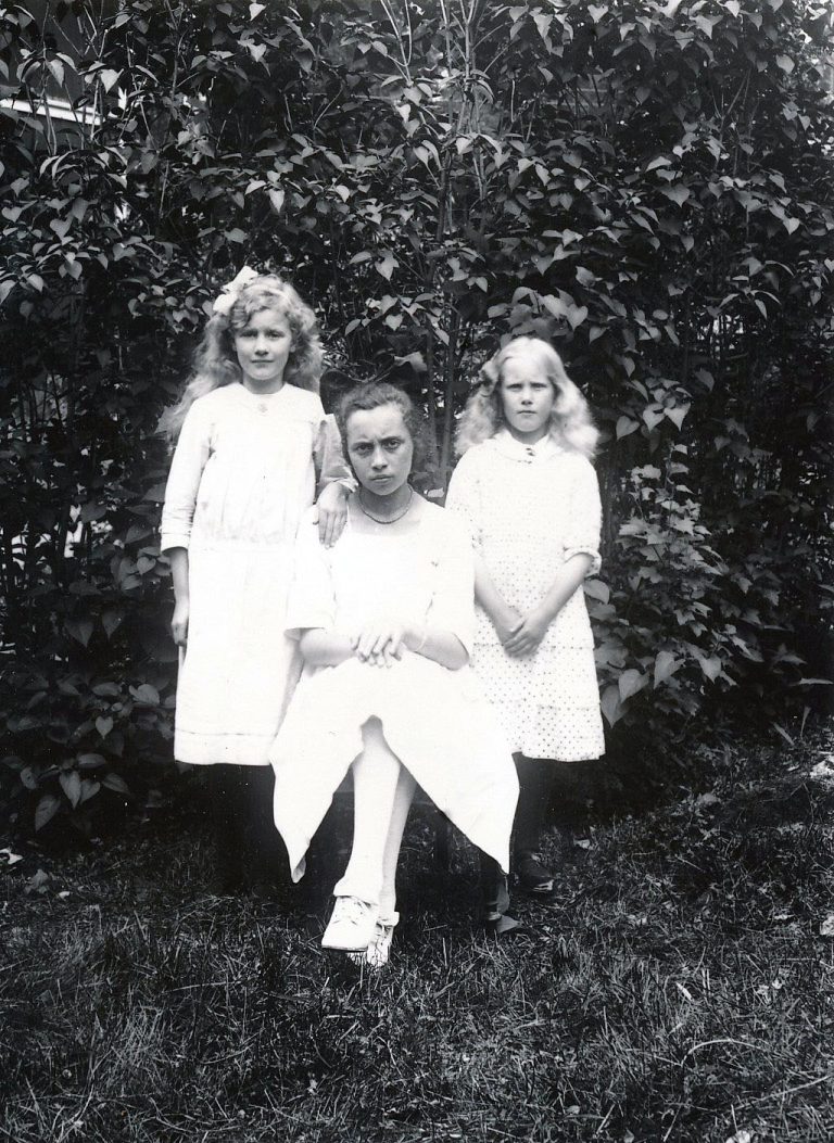 Lill Anna och Frida Olofsson o