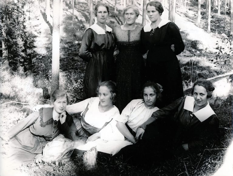 Lina Finsson, Estrid Fridberg m.fl.