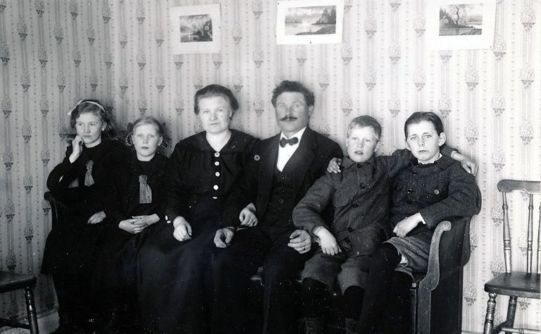 Oskar Olofsson med familj