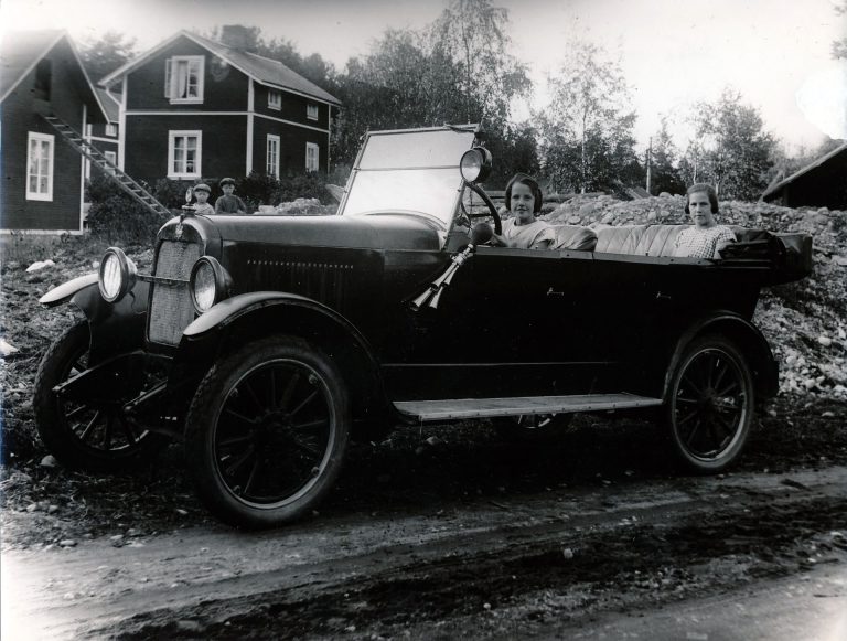 Sonja och Lilly Edbom i bilen