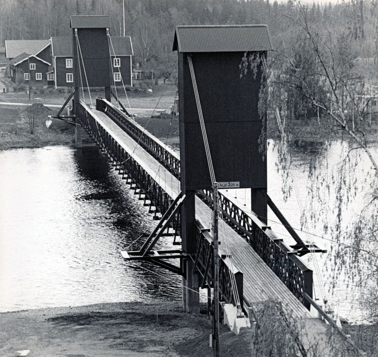 Hängbron Dala-Floda