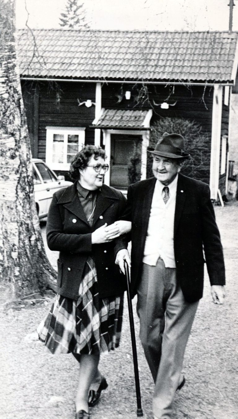 Lars Eriksson Lind Nås 90 år utvandrare för 85 år sedan . Släktingen Ingrid Olsson